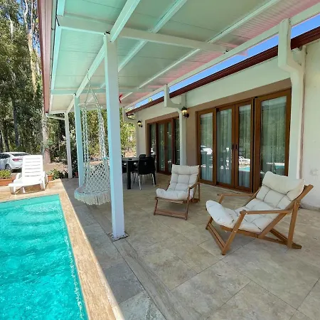 Luxury With Pool In 马尔马里斯